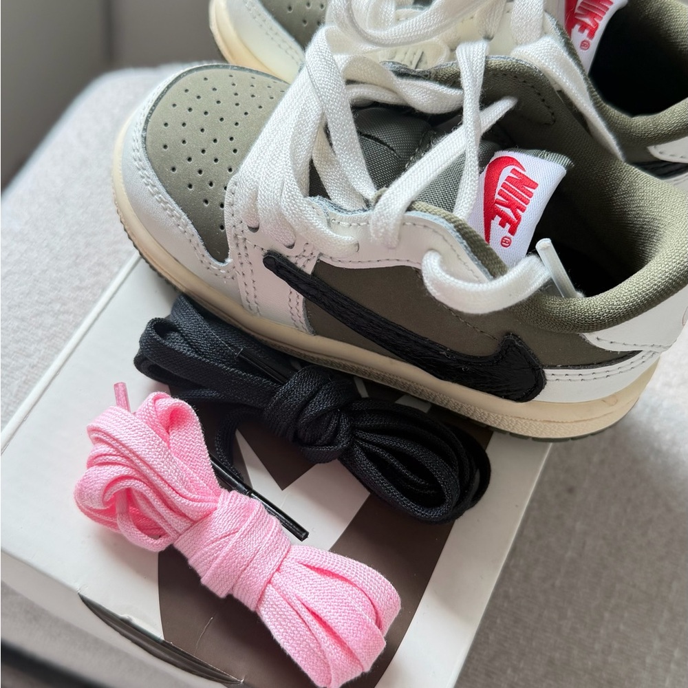 Jordan 1 low -Travis Scott 5c - Picture 4 of 4